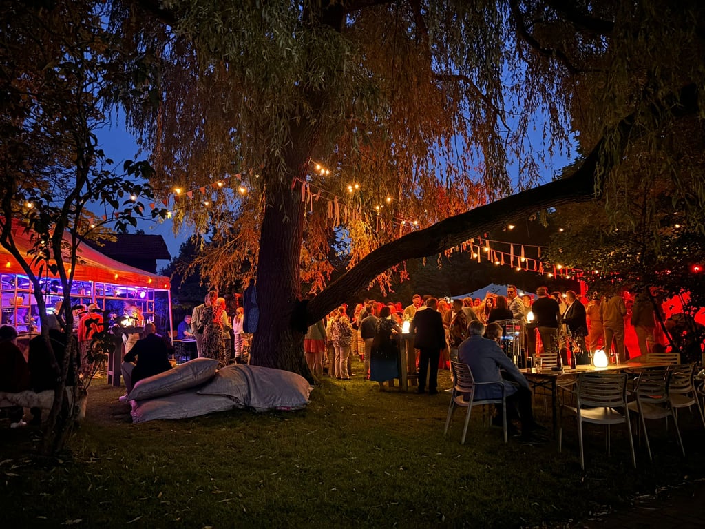 Feest 230 man buiten